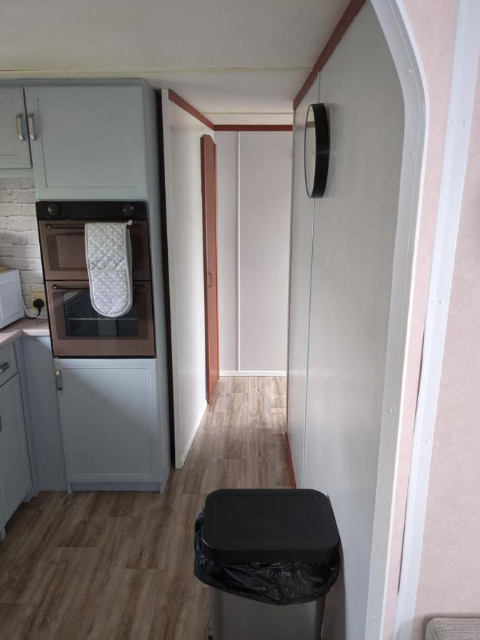 L&G Family Holidays 6 Berth Coral Beach Laura Familys Only And Lead Person Must Be Over 30 Ingoldmells Exterior photo