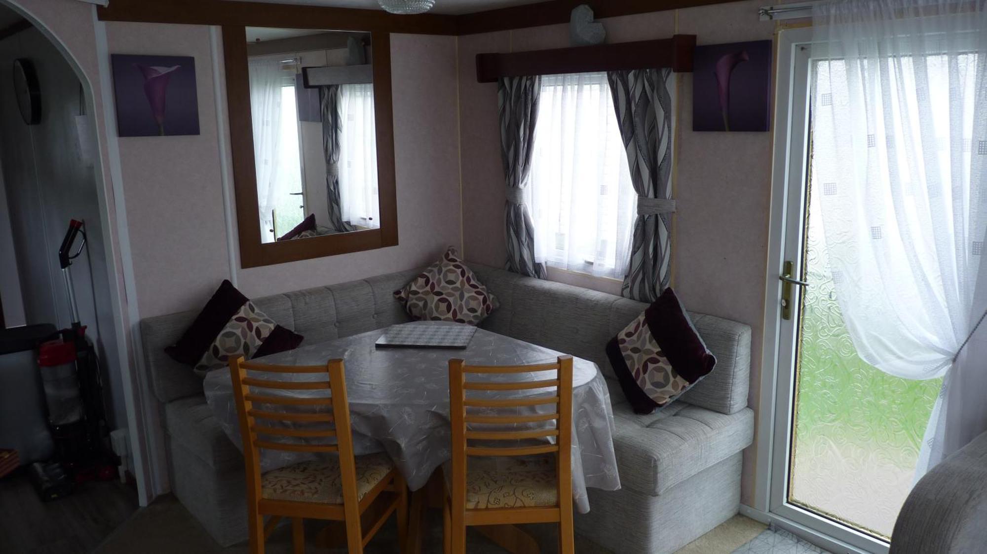 L&G Family Holidays 6 Berth Coral Beach Laura Familys Only And Lead Person Must Be Over 30 Ingoldmells Exterior photo