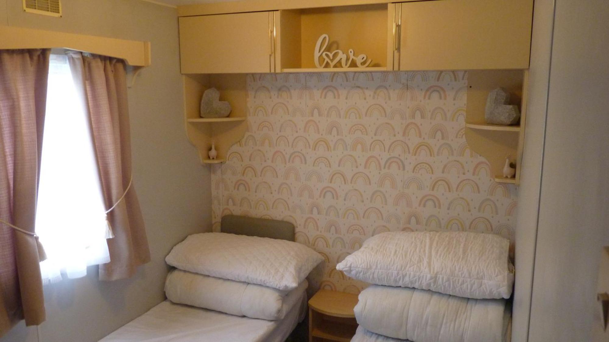 L&G Family Holidays 6 Berth Coral Beach Laura Familys Only And Lead Person Must Be Over 30 Ingoldmells Exterior photo